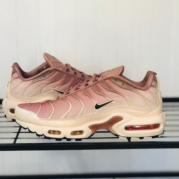 Women’s Nike Air Max Plus - Picture 4 of 8